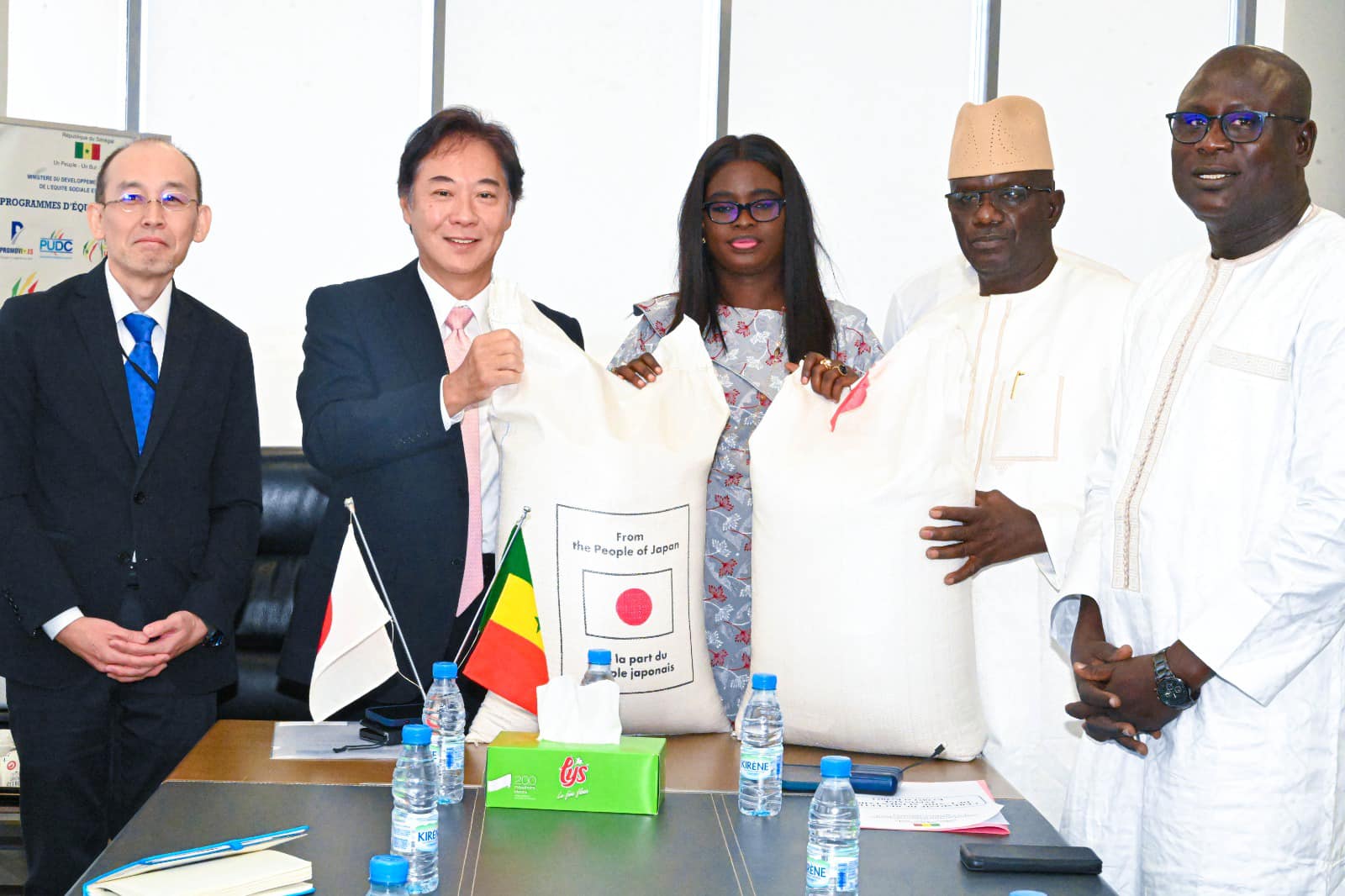 Cérémonie de réception d'un don de 4 804 tonnes de riz offert à notre pays par le Gouvernement du Japon