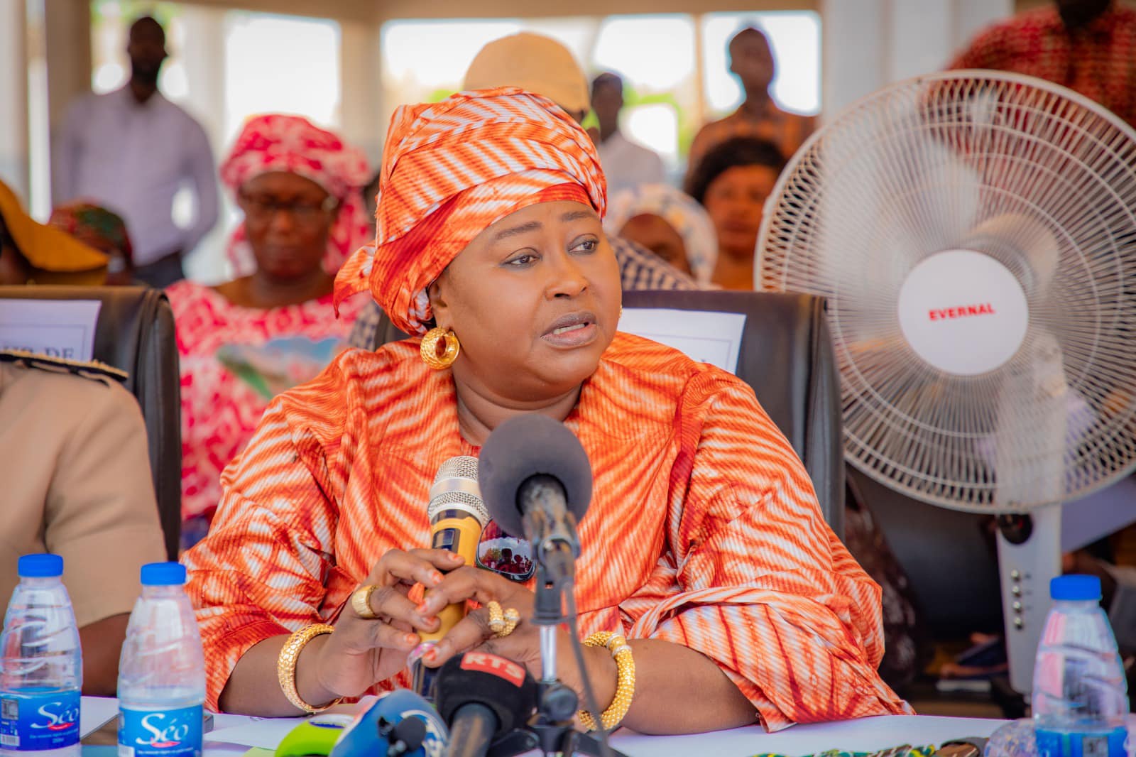 𝐊𝐞́𝐝𝐨𝐮𝐠𝐨𝐮 : 𝐋𝐞 𝐌𝐢𝐧𝐢𝐬𝐭𝐫𝐞 𝐝𝐞 𝐥𝐚 𝐅𝐚𝐦𝐢𝐥𝐥𝐞 𝐞𝐭 𝐥𝐞𝐬 𝐒𝐨𝐥𝐢darités 𝐫𝐞𝐦𝐞𝐭 𝟑𝟓 𝐦𝐨𝐮𝐥𝐢𝐧𝐬 𝐚̀ 𝐦𝐢𝐥 𝐩𝐨𝐮𝐫 𝐥𝐞 𝐠𝐫𝐚𝐧𝐝 𝐛𝐨𝐧𝐡𝐞𝐮𝐫 𝐝𝐞𝐬 𝐟𝐞𝐦𝐦𝐞𝐬