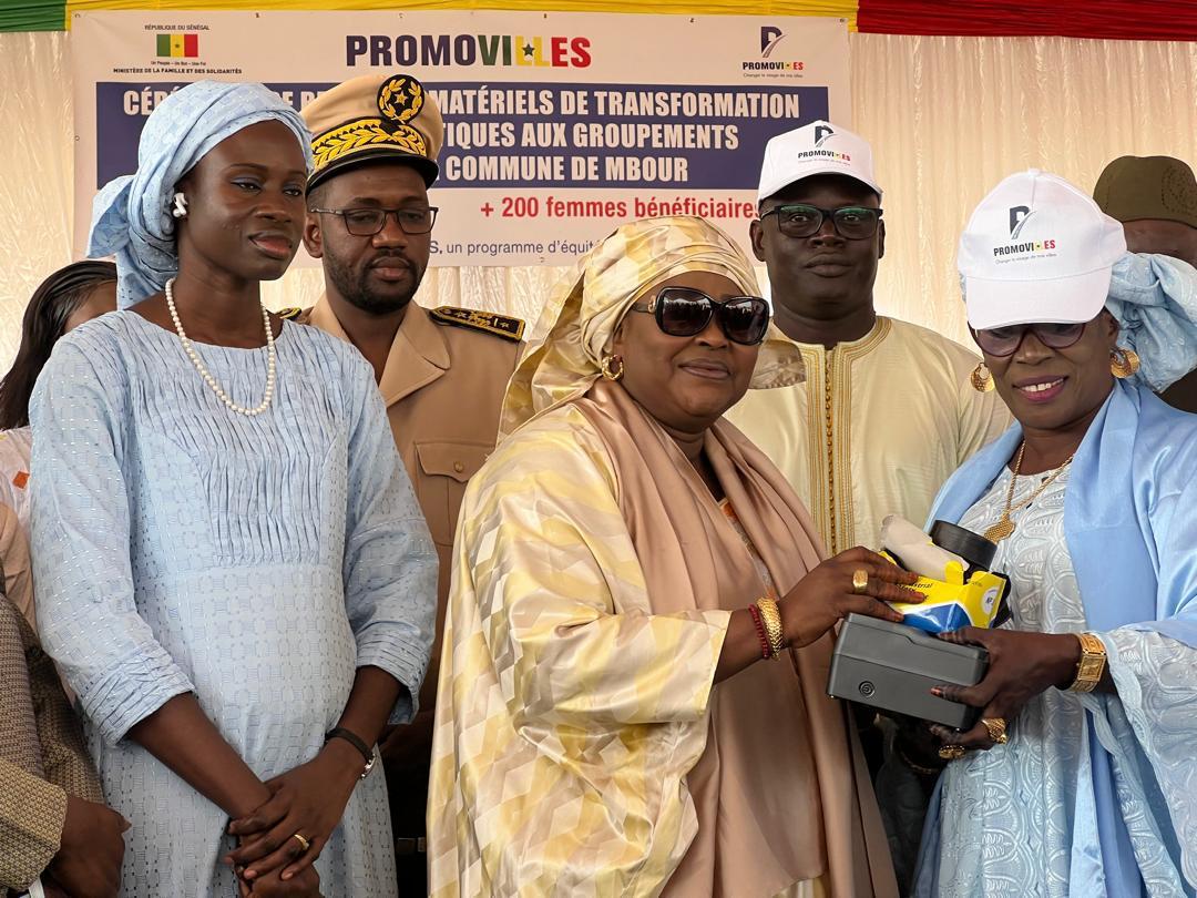 Le Ministère de la Famille et des Solidarités offre des équipements aux femmes transformatrices de Mbour
