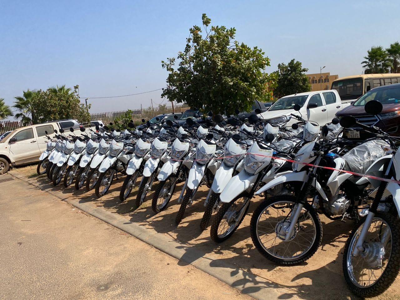 Remise de 64 Motos au services departementale du développement communautaire