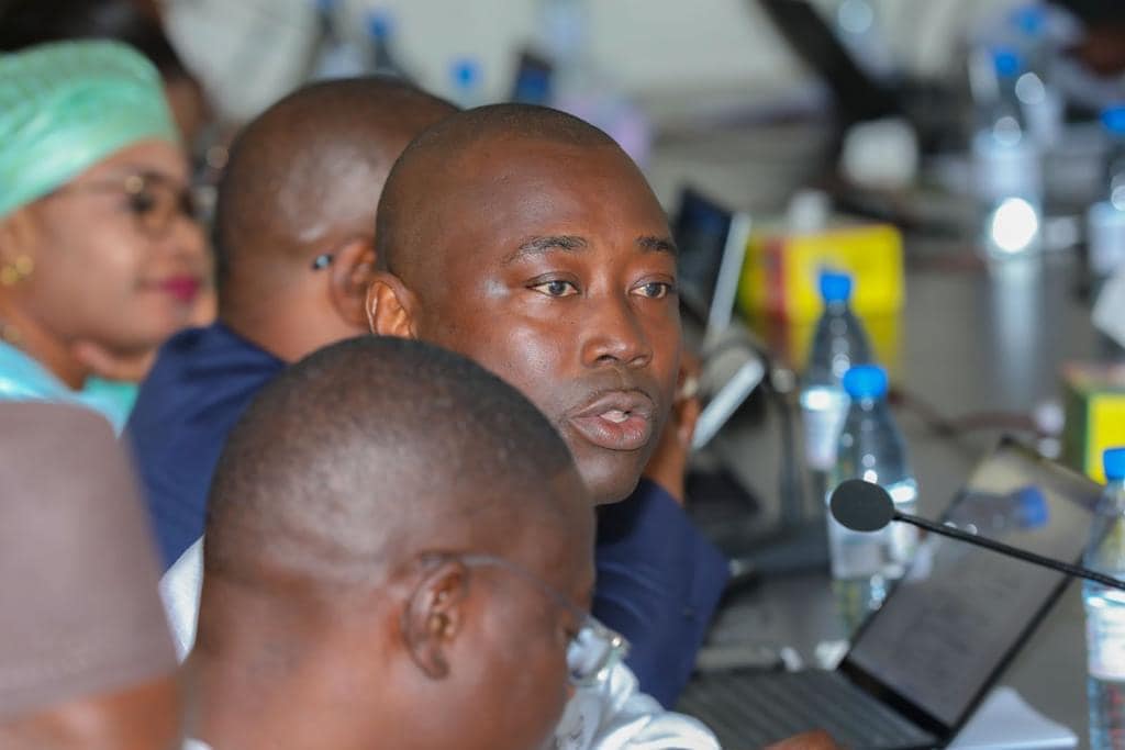 L’Agence de la CMU a accueilli, ce mardi 24 octobre 2023, la première réunion de coordination que j'ai convoquée en ma qualité de Ministre du Développementcommunautaire, de la Solidarité nationale, de l'Equité sociale et territoriale. C'est aussi la première occasion pour moi de prendre contact, de manière directe et conviviale, avec mes collaborateurs. Cette importante rencontre ouvre ainsi l'ére d'une approche " tournante et délocalisée" dans les services du ministère, de la réunion de coordination mensuelle que j’ai décidée d’instaurer. Pendant cinq tours d’horloge, nous avons eu droit à des présentations des services, des projets et programmes, suivies d'échanges sur les chantiers en cours pour chaque structure. Pour ma part, j'ai pu, encore une fois, mesurer la pertinence et l'étendue des missions du département avec des programmes à fort impact social sur les populations. On peut citer, entre autres, la CMU, le PUDC, le PUMA, le PROMOVILLES, la Direction générale du développement communautaire entre autres.  Je suis, enfin, très heureuse de constater chez les équipes un bel élan et un réel engagement à poursuivre et à réussir notre mission au service de l'Etat.