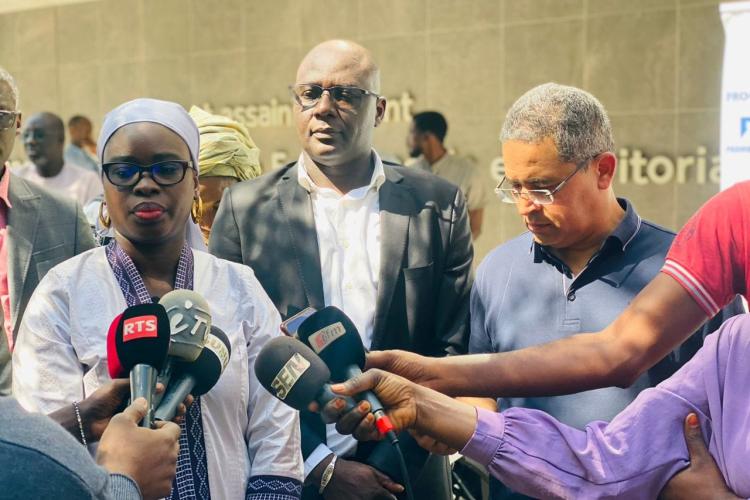 Remise de 64 Motos au services departementale du développement communautaire